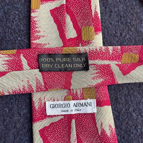 Giorgio Armani Men's Neck Tie - Picture 5 of 5